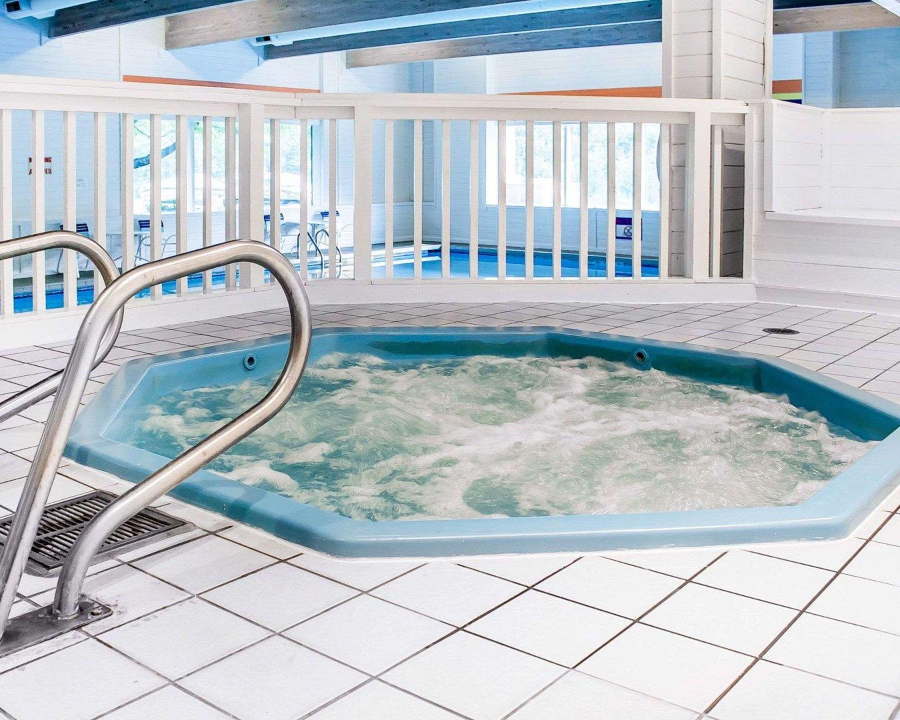 Quality Inn Rhinelander Bagian luar foto